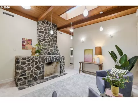 Living - 2450 Birch Ln, Eugene, OR 97403 photo 4 of 4