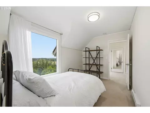 Bedroom - 2450 Birch Ln, Eugene, OR 97403 photo 8 of 10