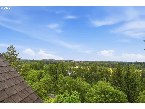 View/Area - 2450 Birch Ln, Eugene, OR 97403 photo 2 of 3