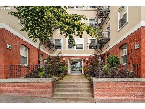 731 SW King Ave #10, Portland, OR 97205
