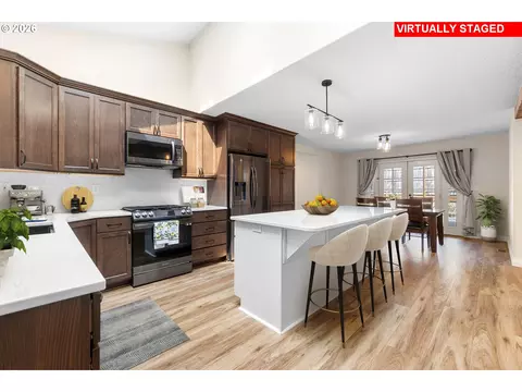 Kitchen - 16300 SEckert Ln, Damascus, OR 97089 photo 6 of 6