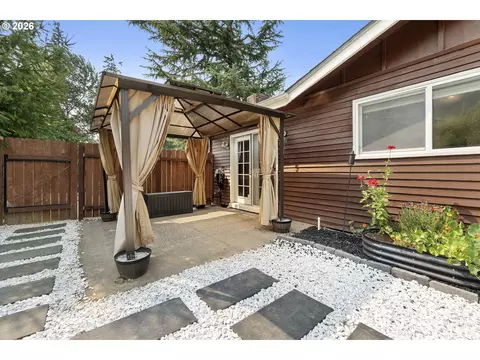 Exterior - 16300 SEckert Ln, Damascus, OR 97089 photo 11 of 12