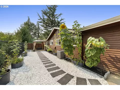 Exterior - 16300 SEckert Ln, Damascus, OR 97089 photo 10 of 12