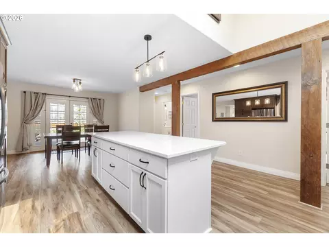 Kitchen - 16300 SEckert Ln, Damascus, OR 97089 photo 3 of 6