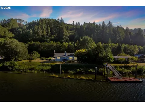 10277 Sweet Creek Rd, Mapleton, OR 97453