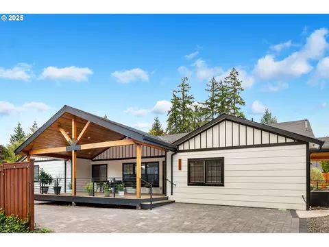 8955 SW Club Meadow Ln, Portland, OR 97225