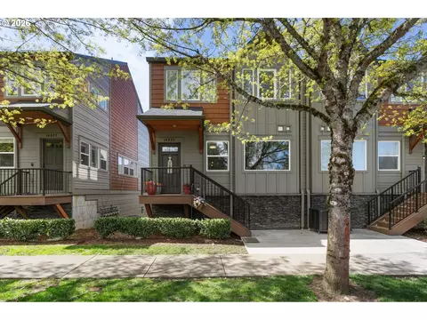 16823 Champion Way, Sandy, OR 97055