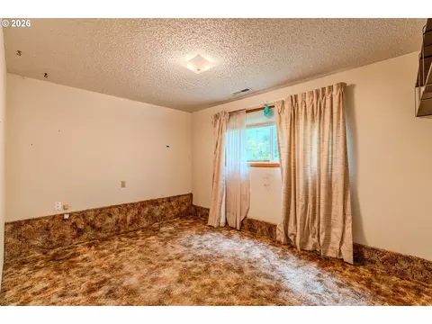 Bedroom - 193 SE Paloma Ave, Gresham, OR 97080 photo 10 of 10