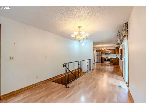 Living - 193 SE Paloma Ave, Gresham, OR 97080 photo 4 of 5