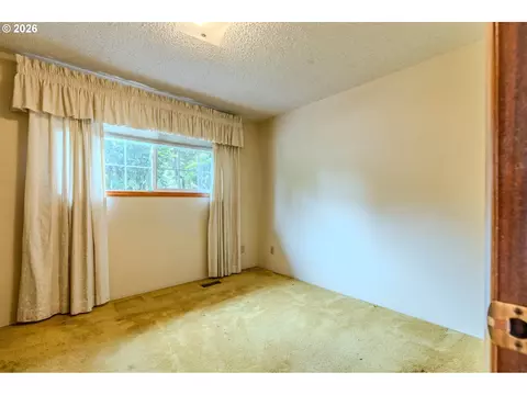 Bedroom - 193 SE Paloma Ave, Gresham, OR 97080 photo 1 of 10
