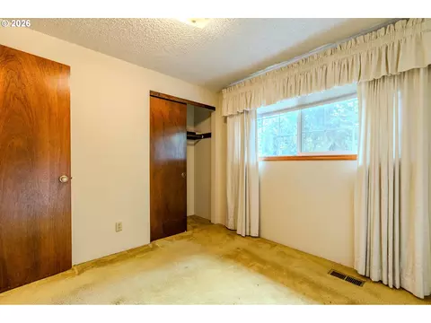 Bedroom - 193 SE Paloma Ave, Gresham, OR 97080 photo 2 of 10