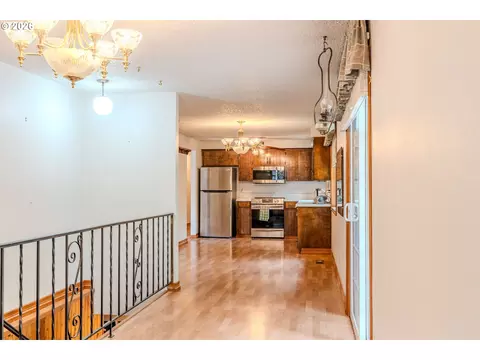 Entry Way - 193 SE Paloma Ave, Gresham, OR 97080 photo 1 of 1