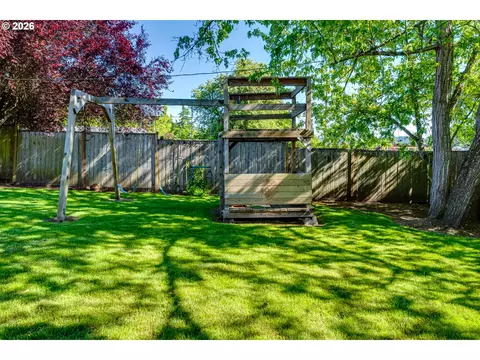 Exterior - 3270 Alder St, Eugene, OR 97405 photo 4 of 4