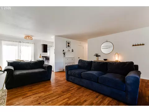 Living - 3270 Alder St, Eugene, OR 97405 photo 2 of 2