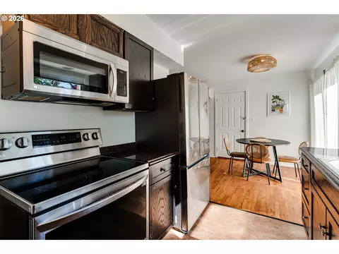 Kitchen - 3270 Alder St, Eugene, OR 97405 photo 3 of 4
