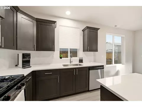 Kitchen - 2903 S Oleander St, Cornelius, OR 97113 photo 5 of 9