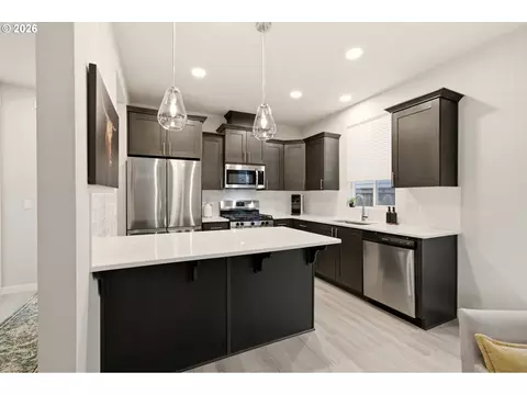 Kitchen - 2903 S Oleander St, Cornelius, OR 97113 photo 3 of 9