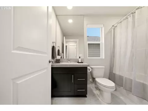 Bath - 2903 S Oleander St, Cornelius, OR 97113 photo 1 of 4