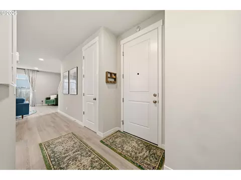 Entry Way - 2903 S Oleander St, Cornelius, OR 97113 photo 2 of 4