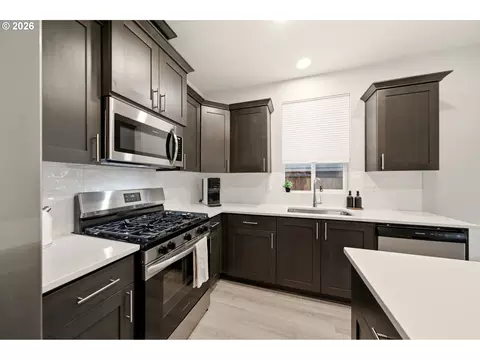 Kitchen - 2903 S Oleander St, Cornelius, OR 97113 photo 6 of 9