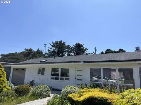 94026 Azalea Ln, Gold Beach, OR 97444