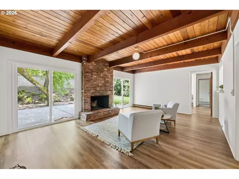 Living - 130 W 35th Pl, Eugene, OR 97405 photo 9 of 10