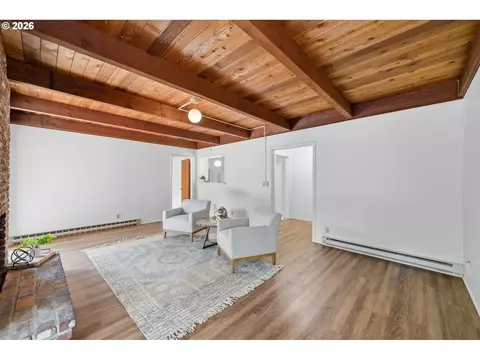 Living - 130 W 35th Pl, Eugene, OR 97405 photo 8 of 10