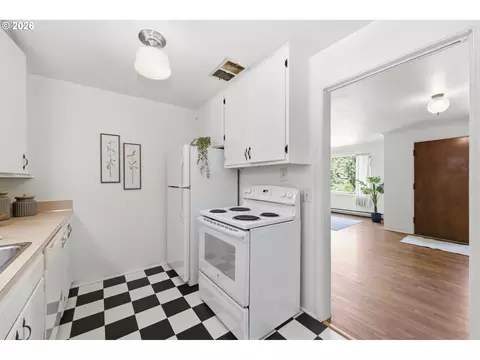 Kitchen - 130 W 35th Pl, Eugene, OR 97405 photo 1 of 4
