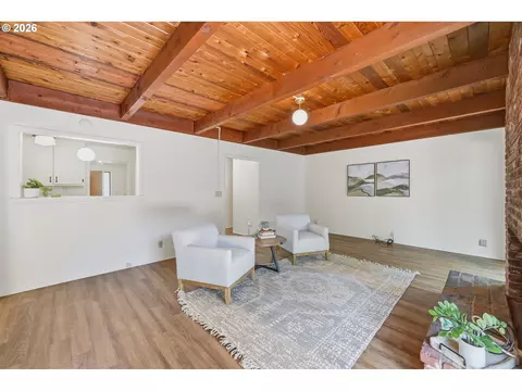 Living - 130 W 35th Pl, Eugene, OR 97405 photo 7 of 10