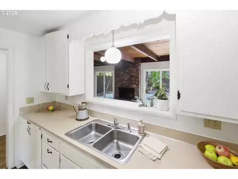 Kitchen - 130 W 35th Pl, Eugene, OR 97405 photo 3 of 4