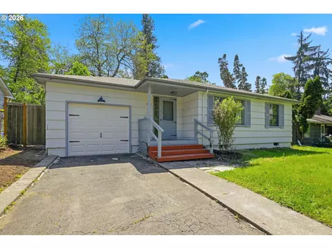 Exterior - 130 W 35th Pl, Eugene, OR 97405 photo 3 of 8
