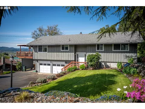 624 Bender St, Myrtle Point, OR 97458