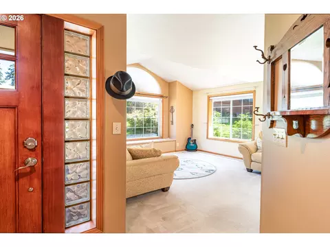 Entry Way - 586 S 68th Pl, Springfield, OR 97478 photo 1 of 2