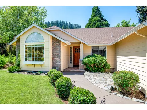 Exterior - 586 S 68th Pl, Springfield, OR 97478 photo 2 of 11
