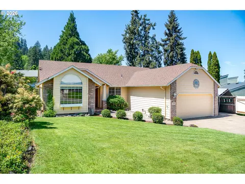 Exterior - 586 S 68th Pl, Springfield, OR 97478 photo 4 of 11