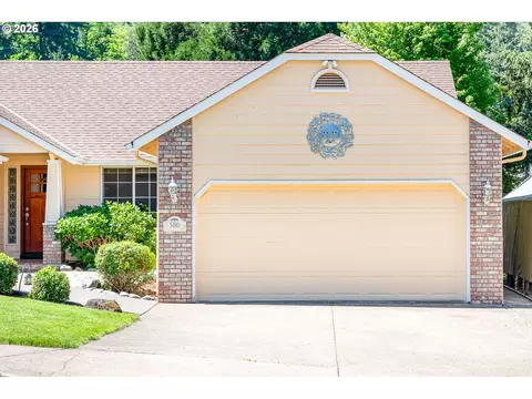Exterior - 586 S 68th Pl, Springfield, OR 97478 photo 5 of 11