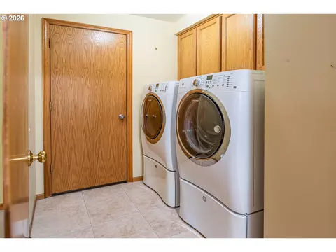 Other - 586 S 68th Pl, Springfield, OR 97478 photo 6 of 10