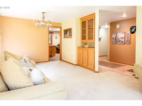 Living - 586 S 68th Pl, Springfield, OR 97478 photo 3 of 6