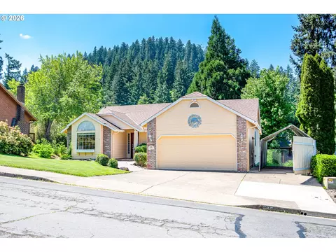Exterior - 586 S 68th Pl, Springfield, OR 97478 photo 3 of 11