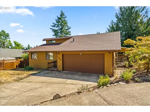 940 S T Ct, Cottage Grove, OR 97424