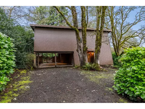 3960 Hilyard St, Eugene, OR 97405