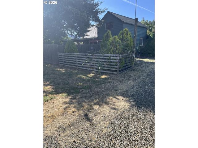 5993 Nonpareil Rd, Sutherlin, OR 97479