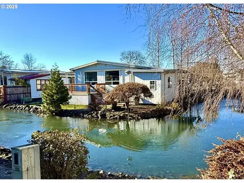 1800 Lakewood Ct #133, Eugene, OR 97402