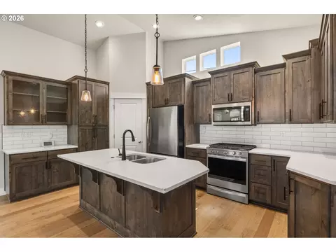 445 Hunsaker Ln, Eugene, OR 97404 photo 13