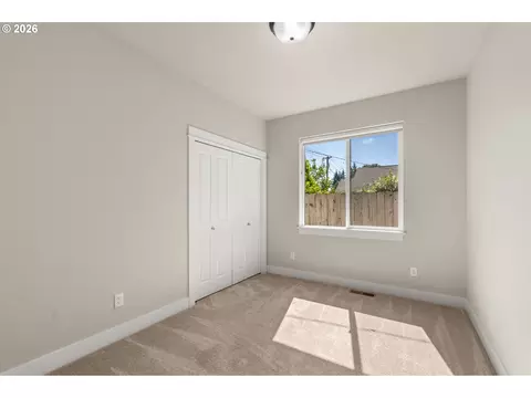445 Hunsaker Ln, Eugene, OR 97404 photo 20