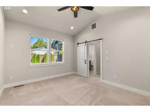 445 Hunsaker Ln, Eugene, OR 97404 photo 23