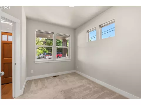 445 Hunsaker Ln, Eugene, OR 97404 photo 15