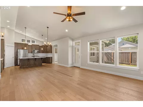 445 Hunsaker Ln, Eugene, OR 97404 photo 5