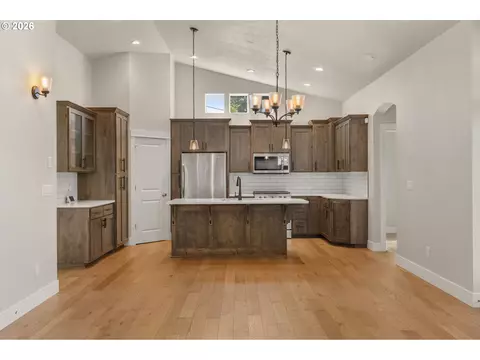 445 Hunsaker Ln, Eugene, OR 97404 photo 10