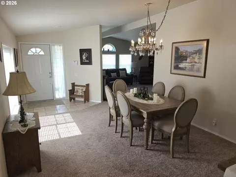 Entry Way - 1041 Midland Brg, Eugene, OR 97404 photo 1 of 1